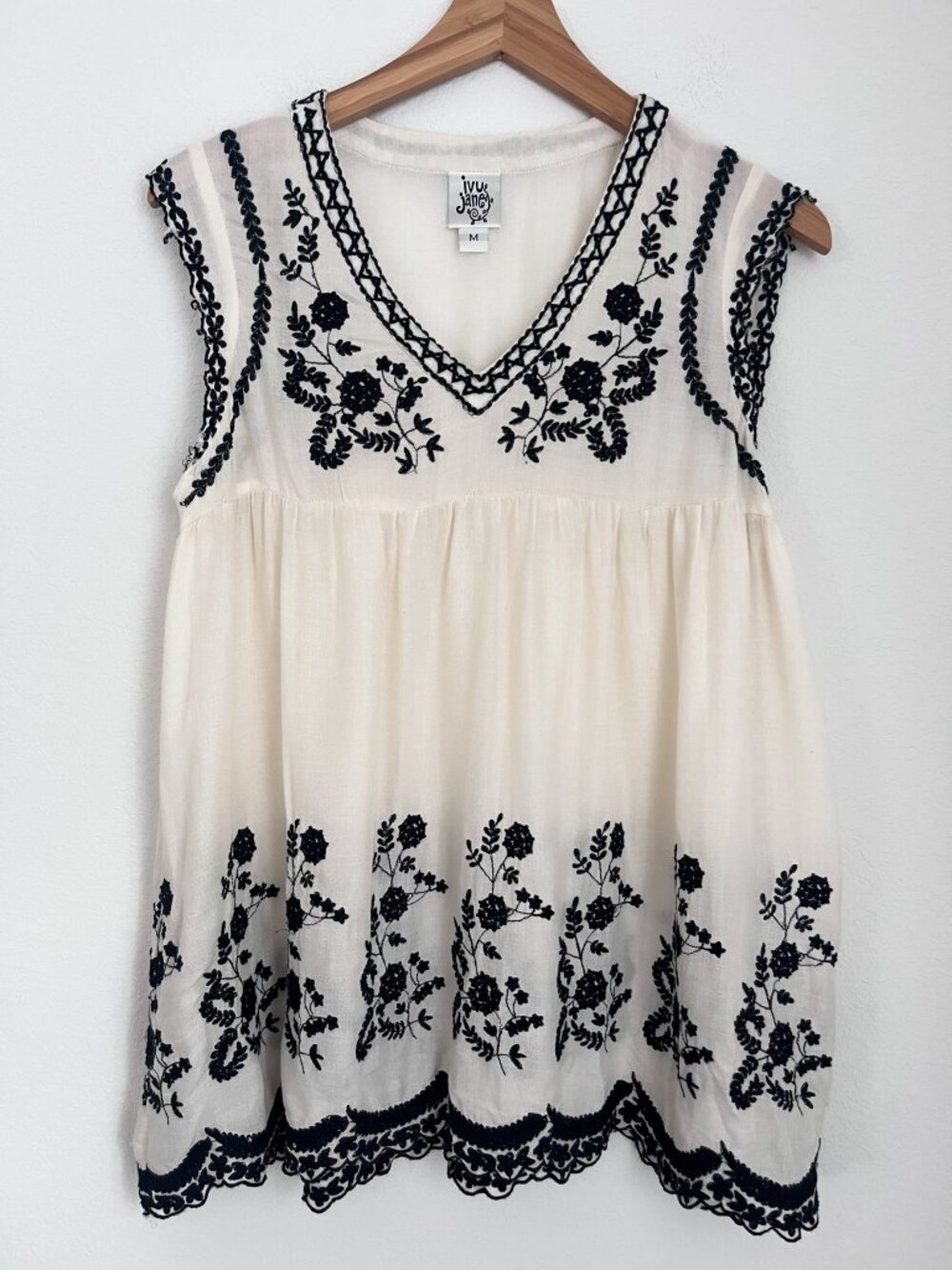 Ivy Jane M Ivory Black Floral Embroidered V Neck Sleeveless Boho Tunic Top
